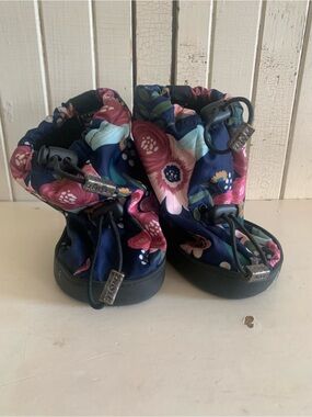 Stonz Navy Floral Kids Rain & Snow Booties Size Large